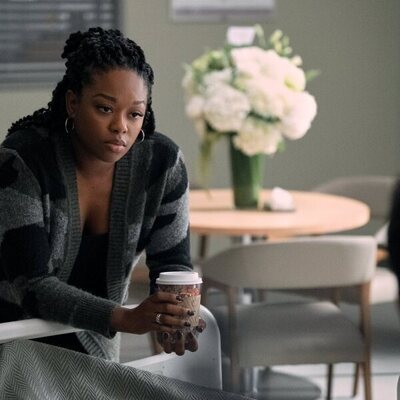 Jazz Raycole en el 'Renuncia' de 'The Lincoln Lawyer'