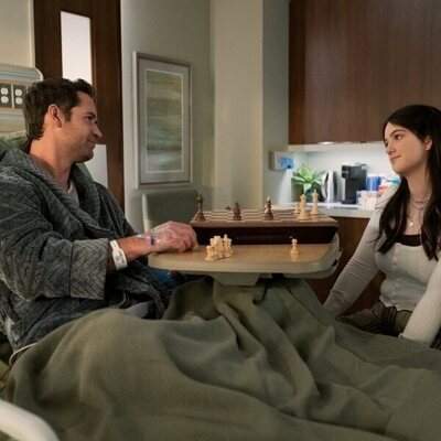 Manuel Garcia-Rulfo y Krista Warner en 2x06 titulado 'Renuncia' de 'El abogado del Lincoln'