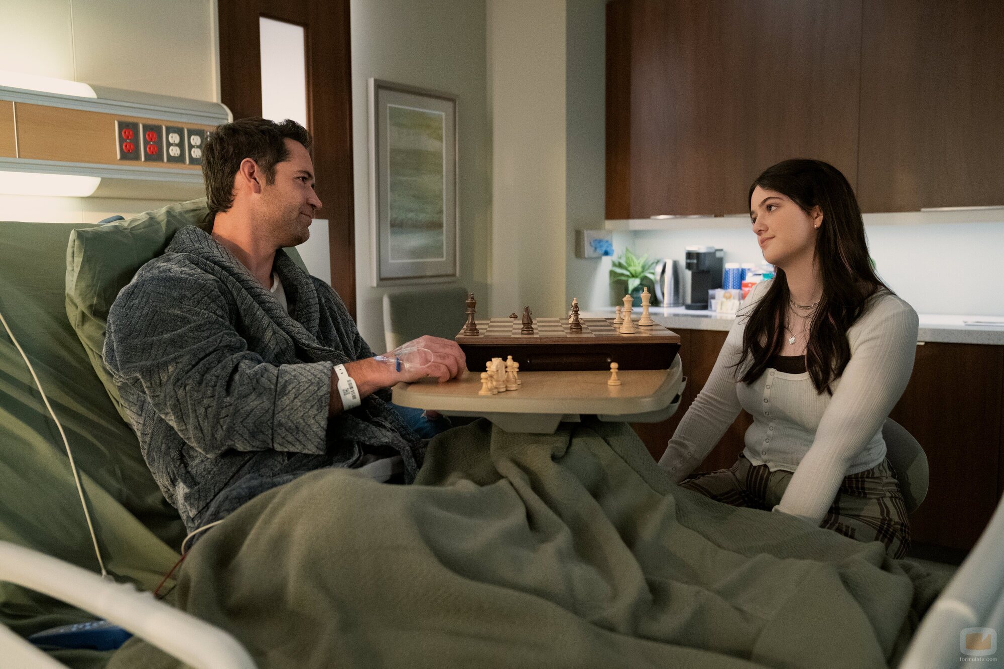 Manuel Garcia-Rulfo y Krista Warner en 2x06 titulado 'Renuncia' de 'El abogado del Lincoln'