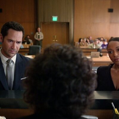 Yaya DaCosta y Manuel Garcia-Rulfo en el 2x08 de 'El abogado del Lincoln'