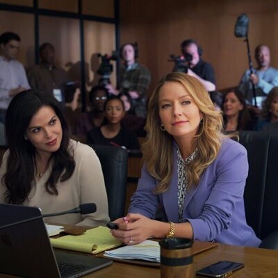 Becki Newton y Lana Parrilla en 'El quinto testigo' de 'The Lincoln Lawyer'