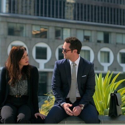 Lana Parrilla y Manuel Garcia-Rulfo en 2x09 titulado 'El quinto testigo' de 'El abogado del Lincoln'
