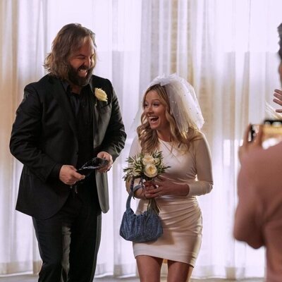 Becki Newton y Angus Sampson en Capítulo 10 titulado 'Entierra tu pasado' de 'El abogado del Lincoln'