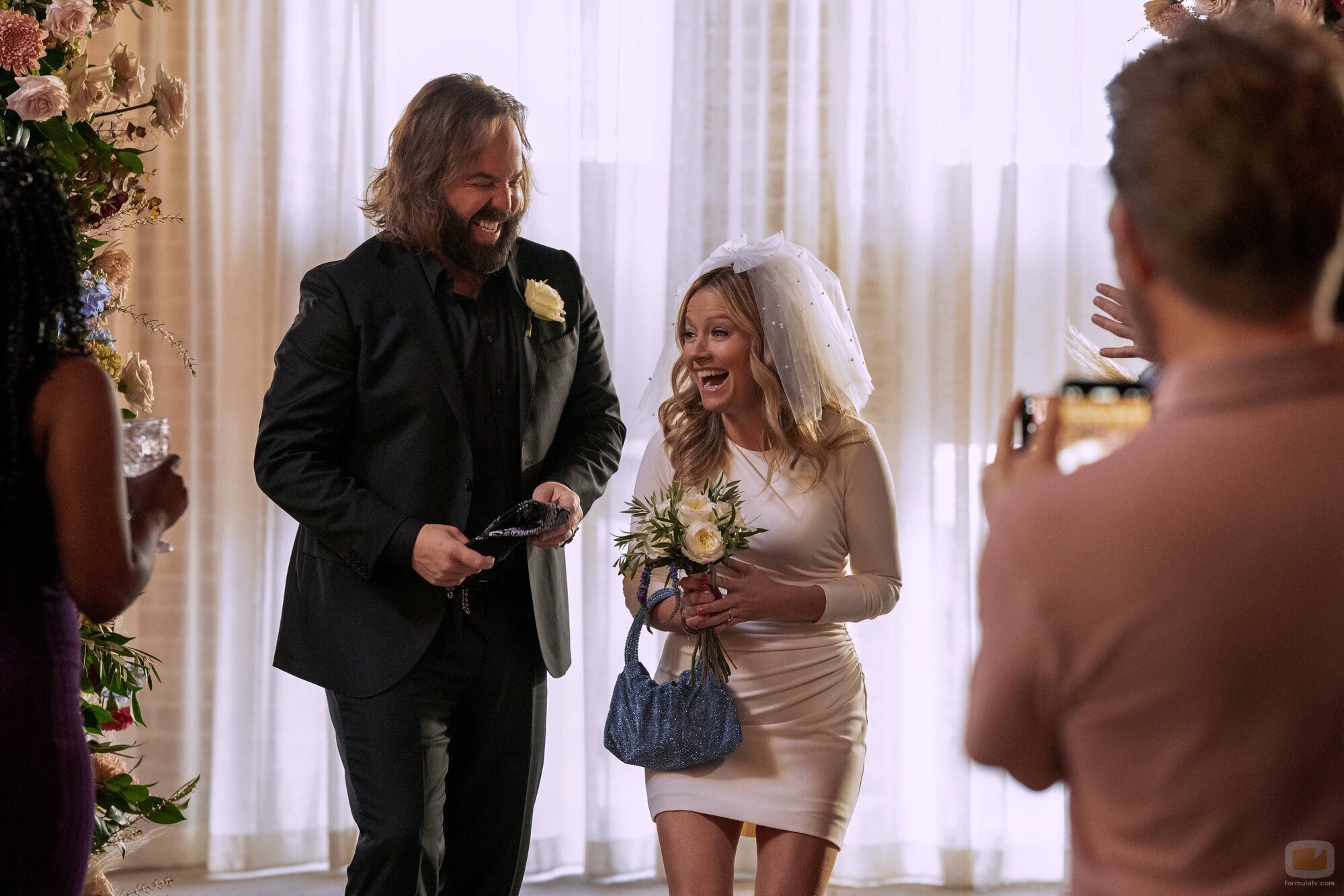 Becki Newton y Angus Sampson en Capítulo 10 titulado 'Entierra tu pasado' de 'El abogado del Lincoln'