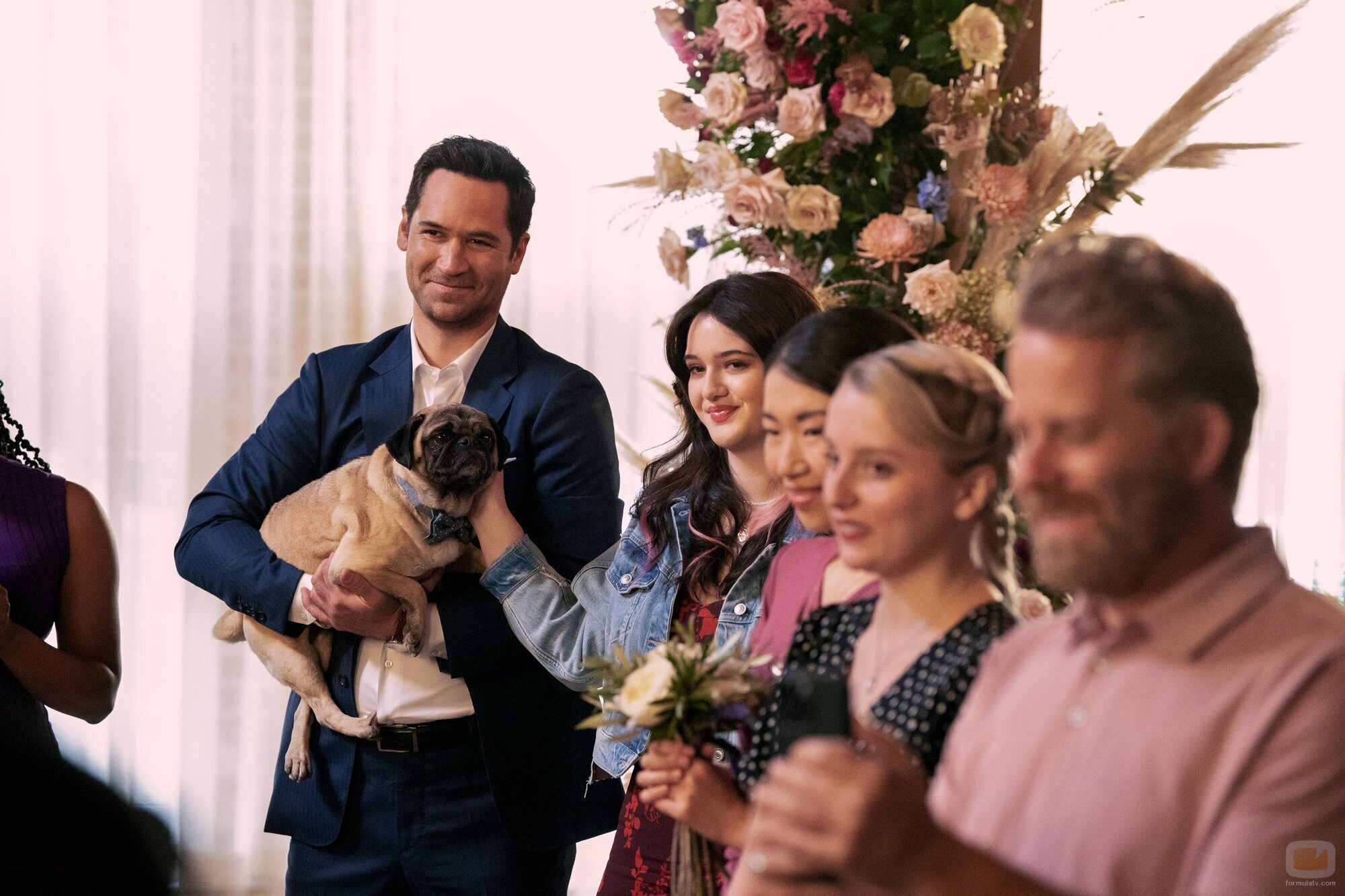 Manuel Garcia-Rulfo y Krista Warner en la temporada 2 y el capítulo 10 de 'El abogado del Lincoln'