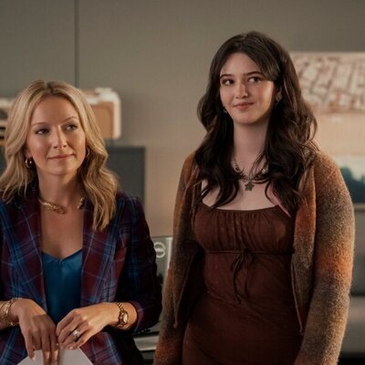 Becki Newton y Krista Warner en el 3x01 de 'The Lincoln Lawyer'