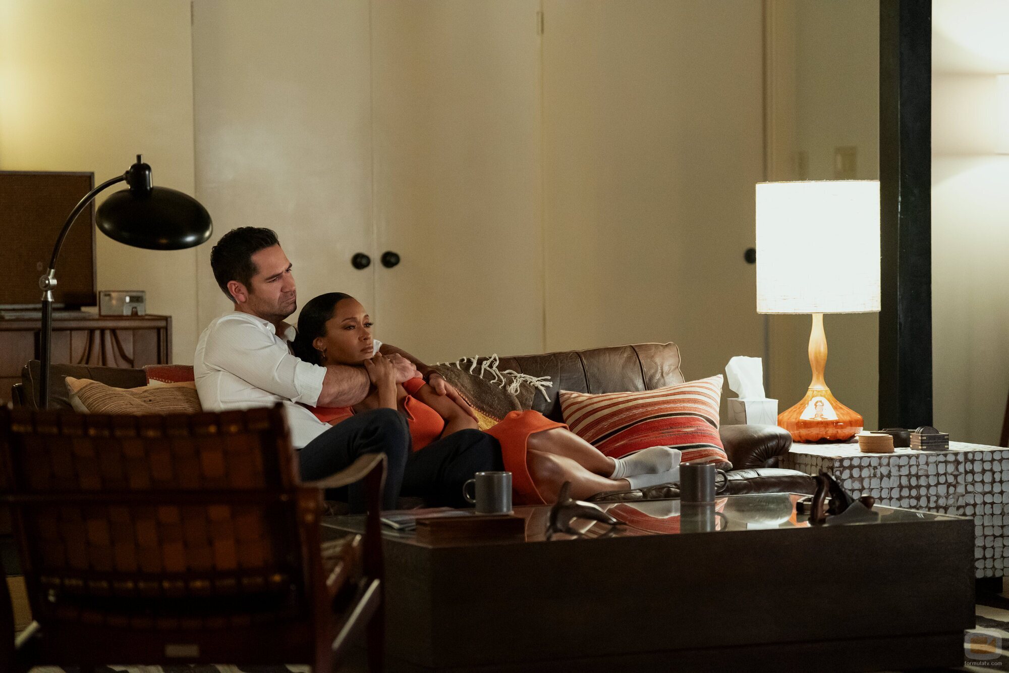 Yaya DaCosta y Manuel Garcia-Rulfo en el 3x05 de 'The Lincoln Lawyer'
