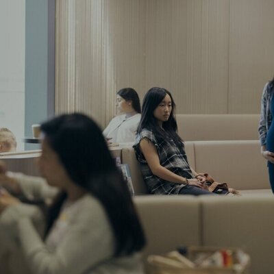 Ji-young Yoo en el 1x06 de 'Expatriadas'