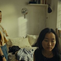 Escena de Ji-young Yoo en 'Hogar' de 'Expatriadas'