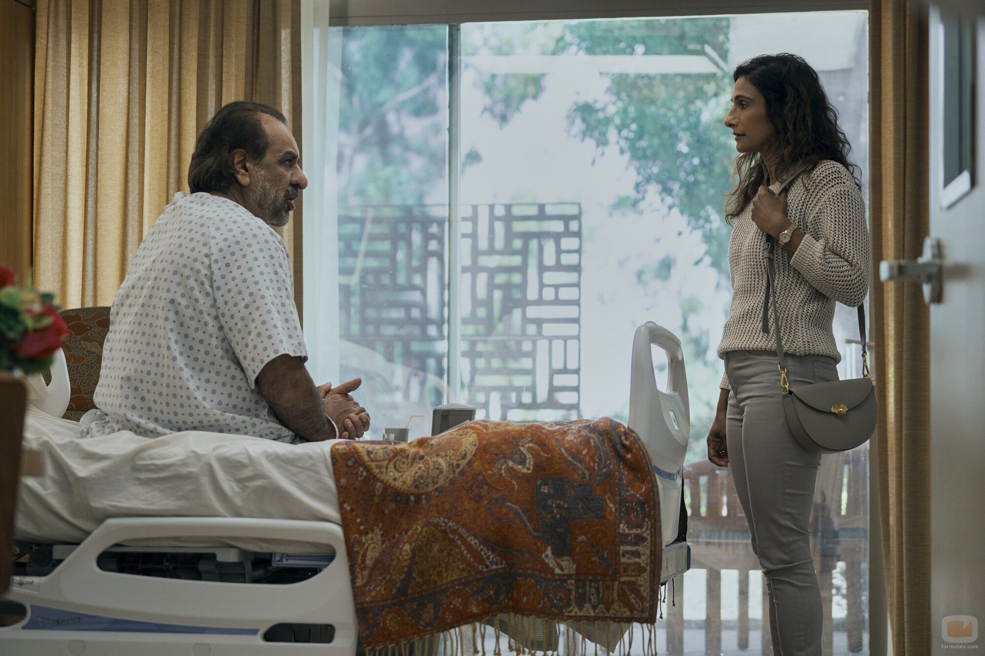 Sarayu Blue en Capítulo 6 titulado 'Hogar' de 'Expatriadas'