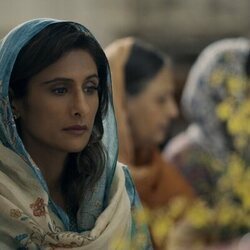 Sarayu Blue en 'Hogar' de 'Expatriadas'