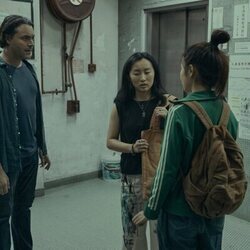 Jack Huston y Ji-young Yoo en el 1x06 de 'Expats'