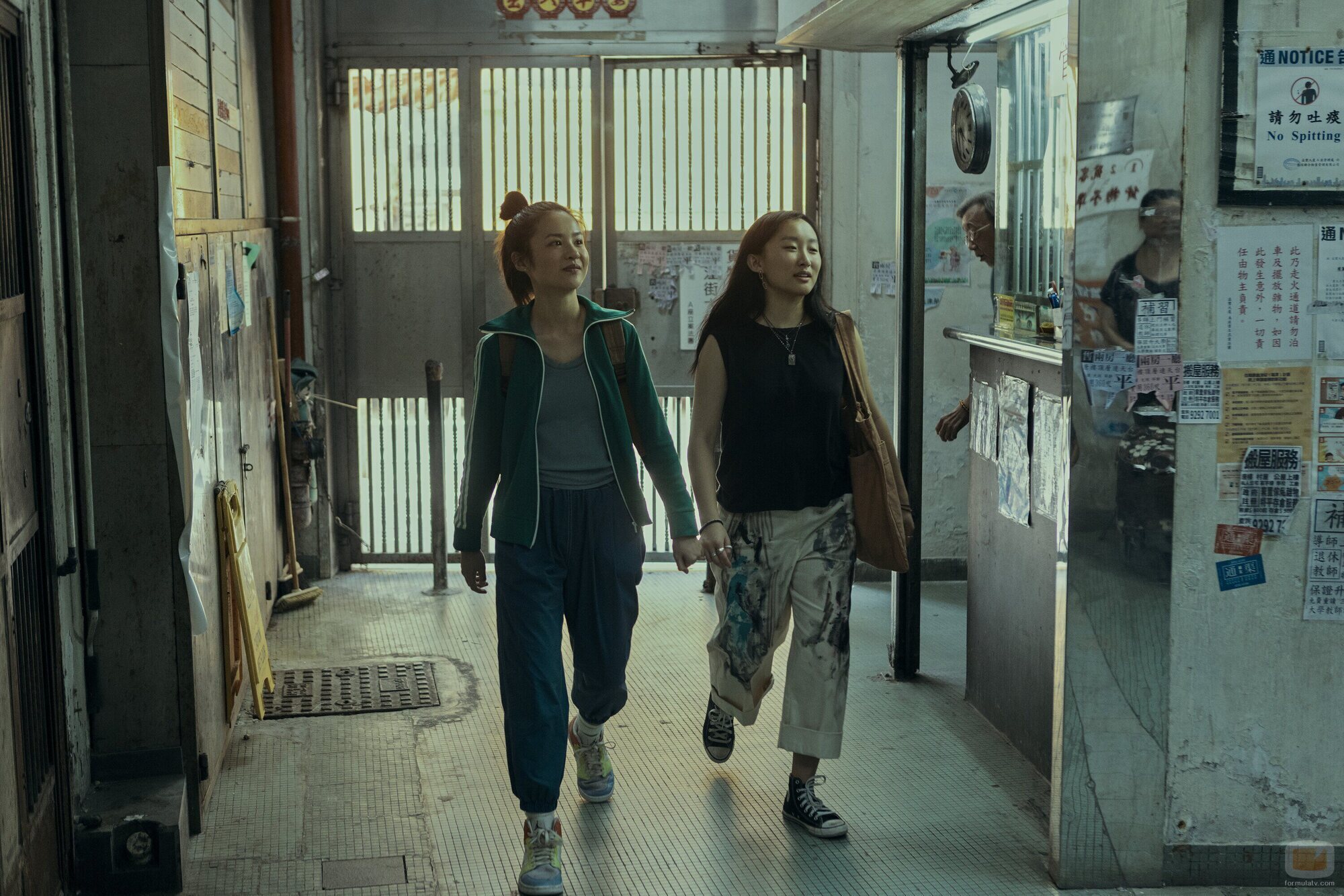 Still de Ji-young Yoo en el 1x06 de 'Expats'