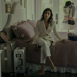 Sarayu Blue en 1x06 titulado 'Hogar' de 'Expatriadas'