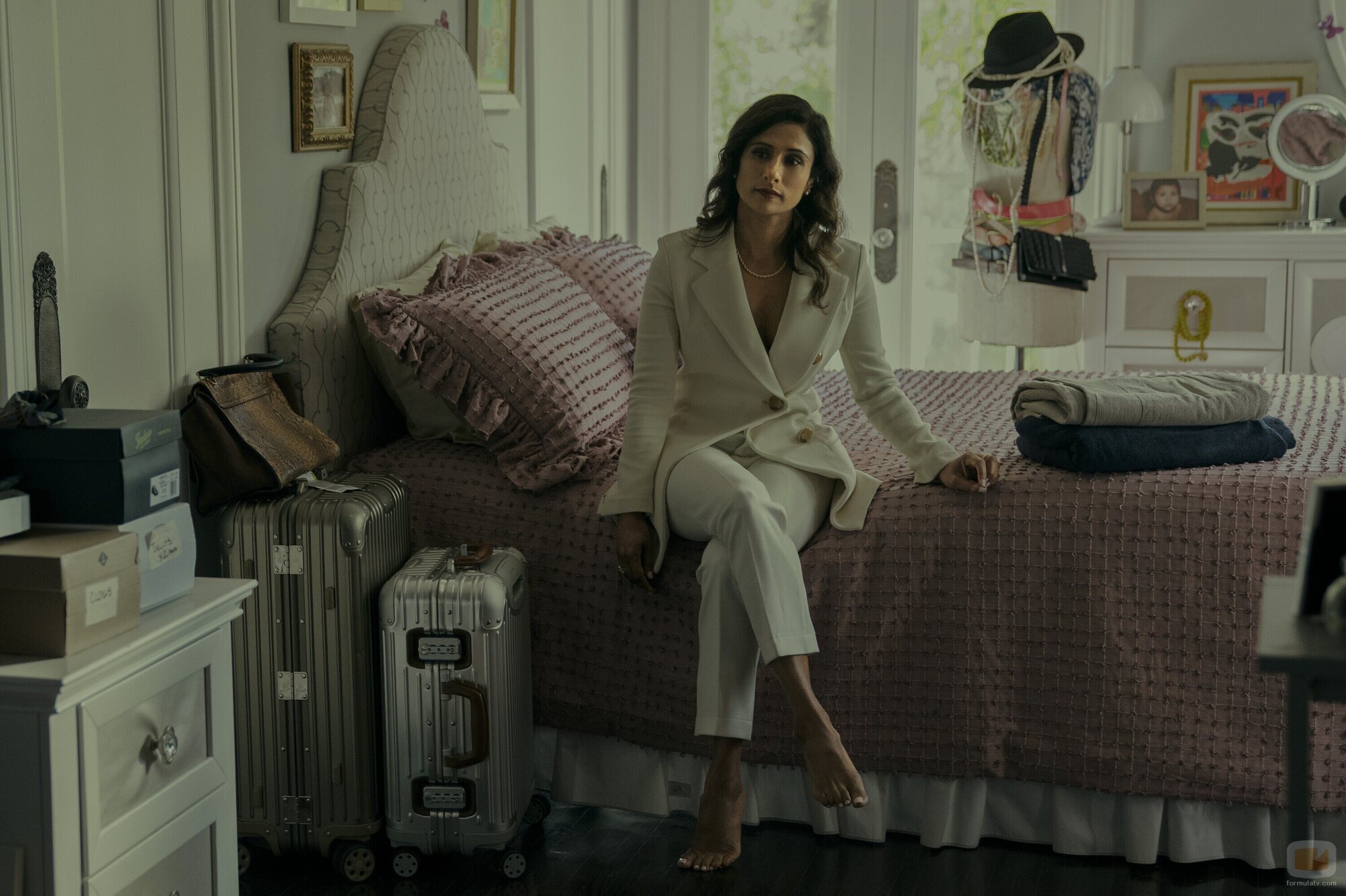 Sarayu Blue en 1x06 titulado 'Hogar' de 'Expatriadas'
