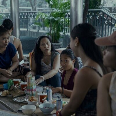 Amelyn Pardenilla en la temporada 1 y el capítulo 05 de 'Expatriadas'