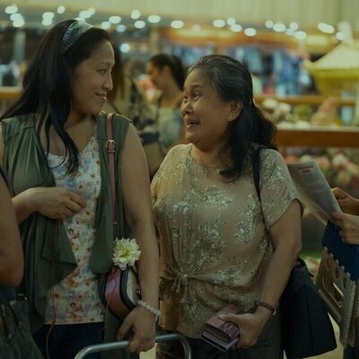 Ruby Ruiz y Amelyn Pardenilla en 'Central' de 'Expatriadas'