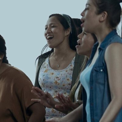Amelyn Pardenilla en 1x05 titulado 'Central' de 'Expatriadas'