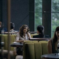 Sarayu Blue en la temporada 1 y el capítulo 05 de 'Expatriadas'