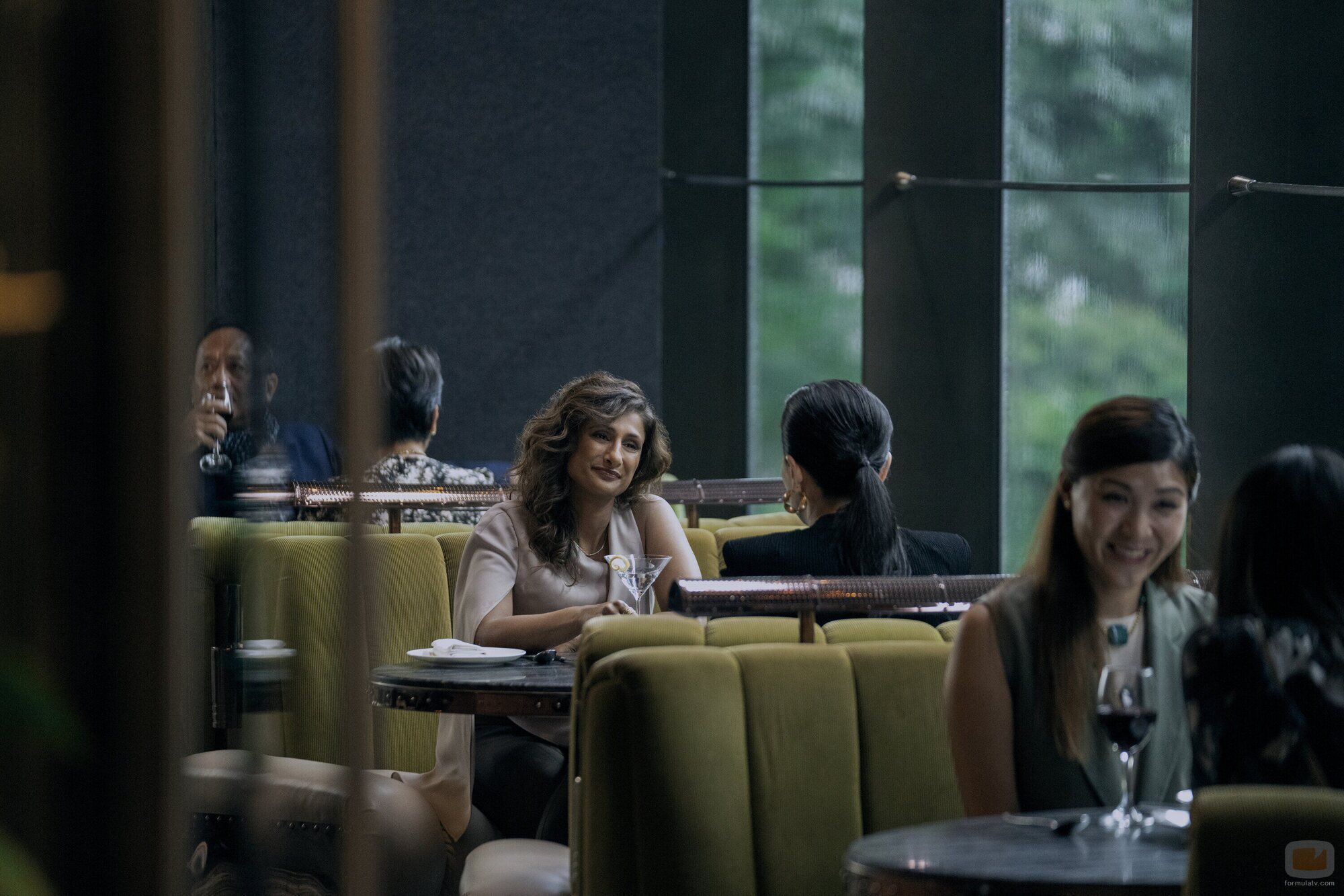 Sarayu Blue en la temporada 1 y el capítulo 05 de 'Expatriadas'