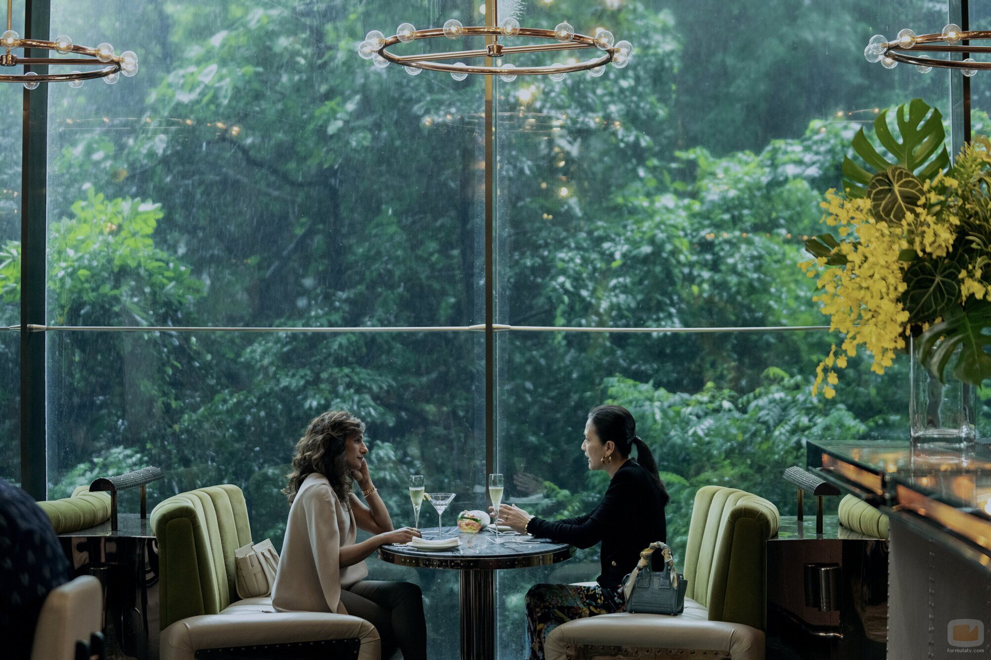Sarayu Blue en 1x05 'Central' de 'Expatriadas'