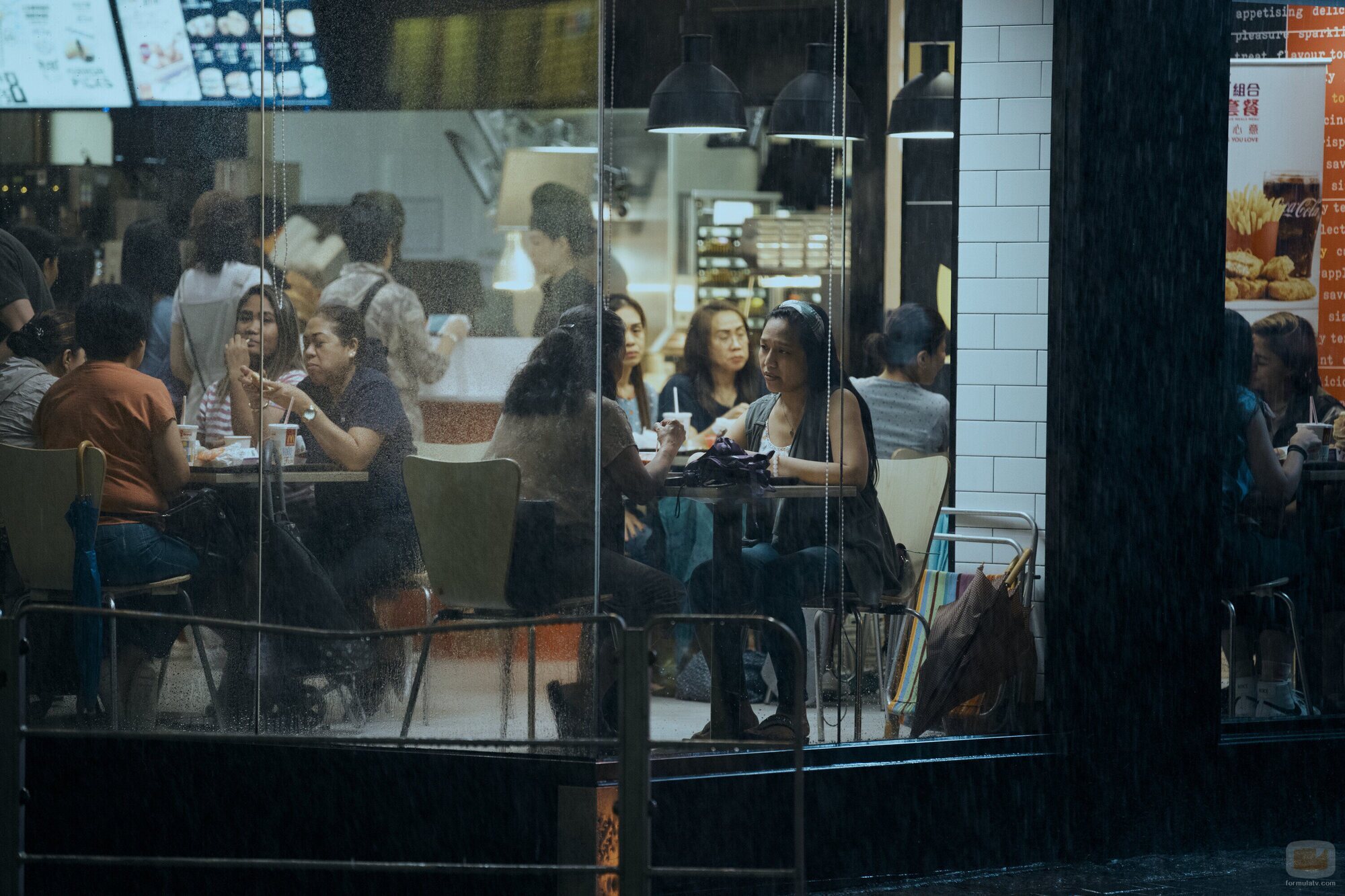 Amelyn Pardenilla en el 1x05 de 'The Expatriates'