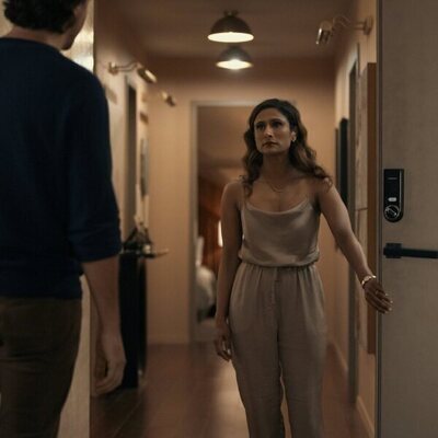 Sarayu Blue en el 1x05 de 'Expatriadas'