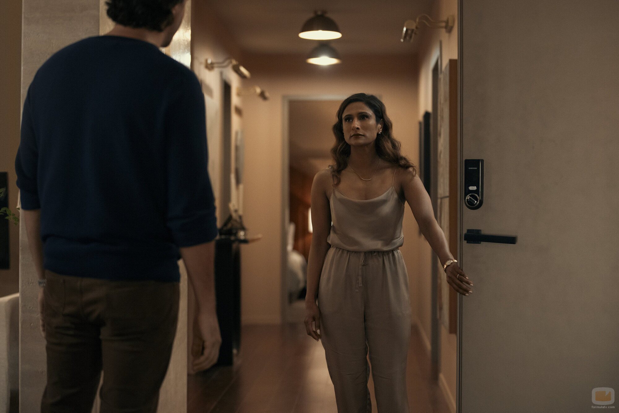 Sarayu Blue en el 1x05 de 'Expatriadas'