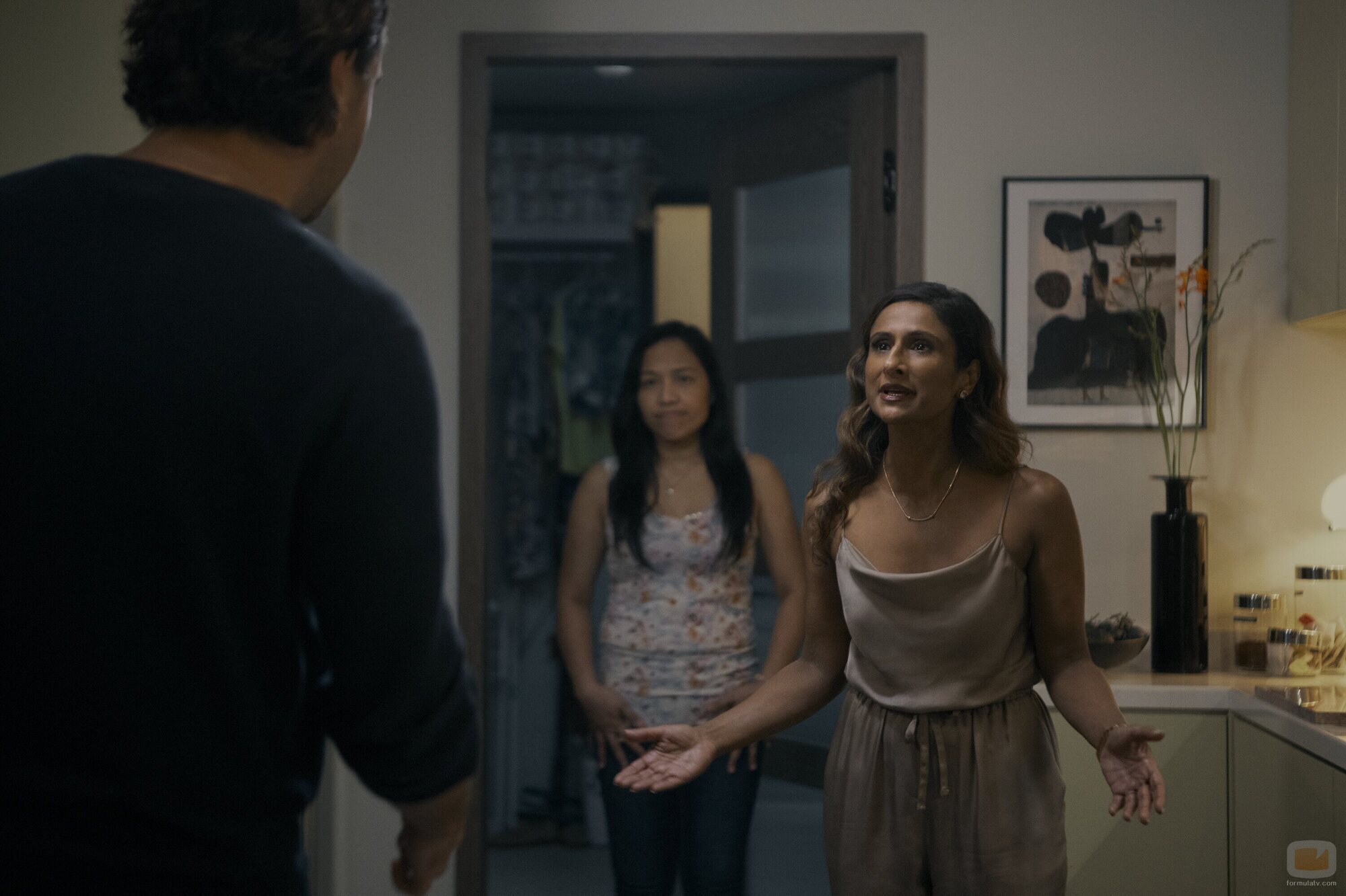 Sarayu Blue en el 1x05 de 'Expats'