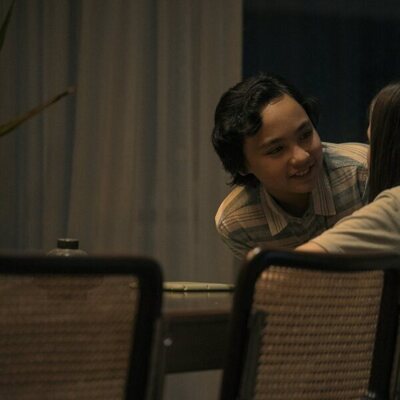 Bodhi del Rosario en el 1x05 de 'The Expatriates'