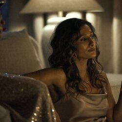 Sarayu Blue en 'Central' de 'Expats'