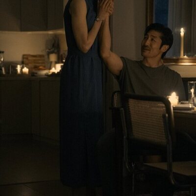 Nicole Kidman y Brian Tee en el 1x05 de 'Expats'