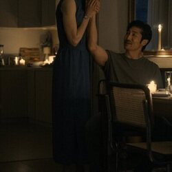 Nicole Kidman y Brian Tee en el 1x05 de 'Expats'