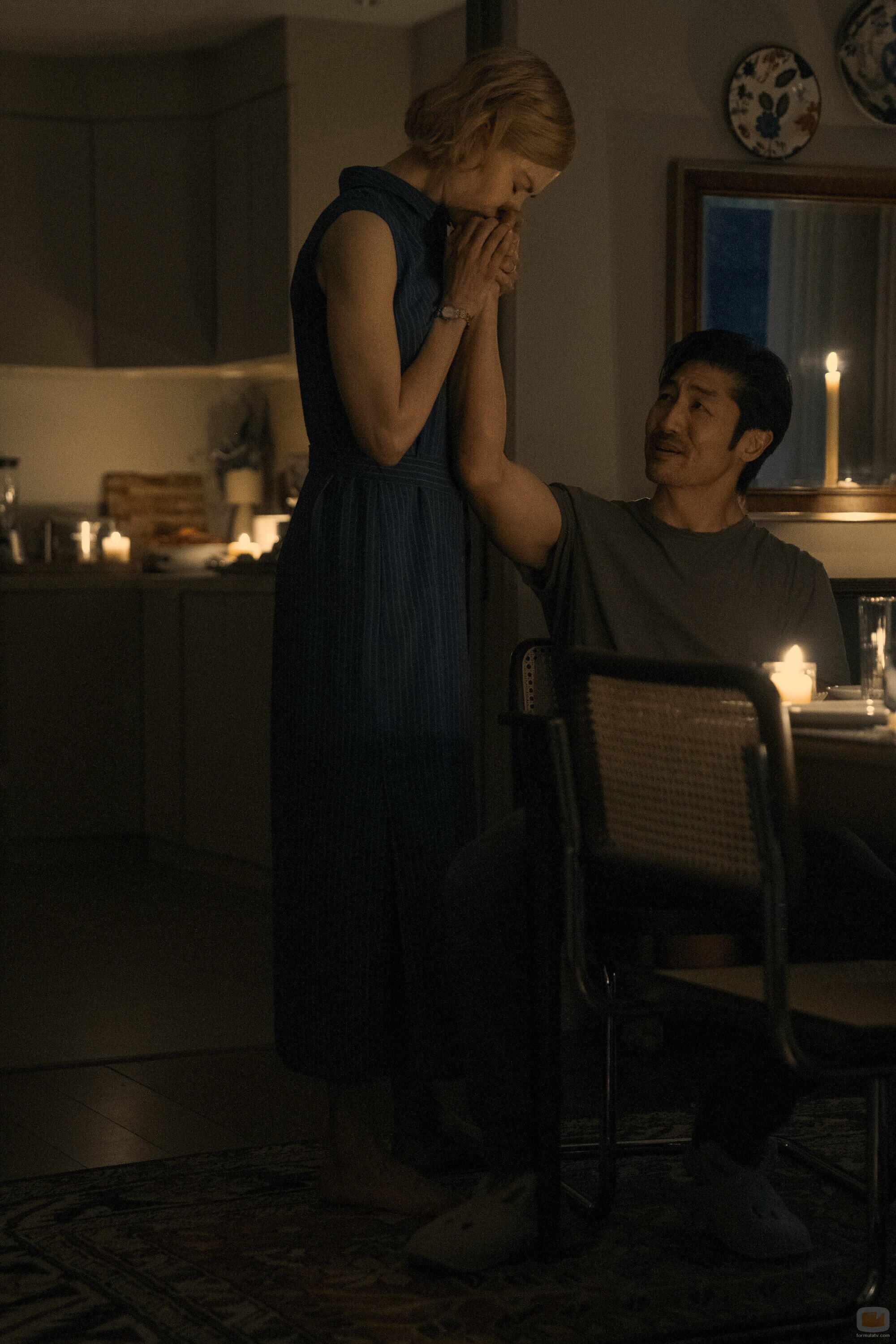 Nicole Kidman y Brian Tee en el 1x05 de 'Expats'