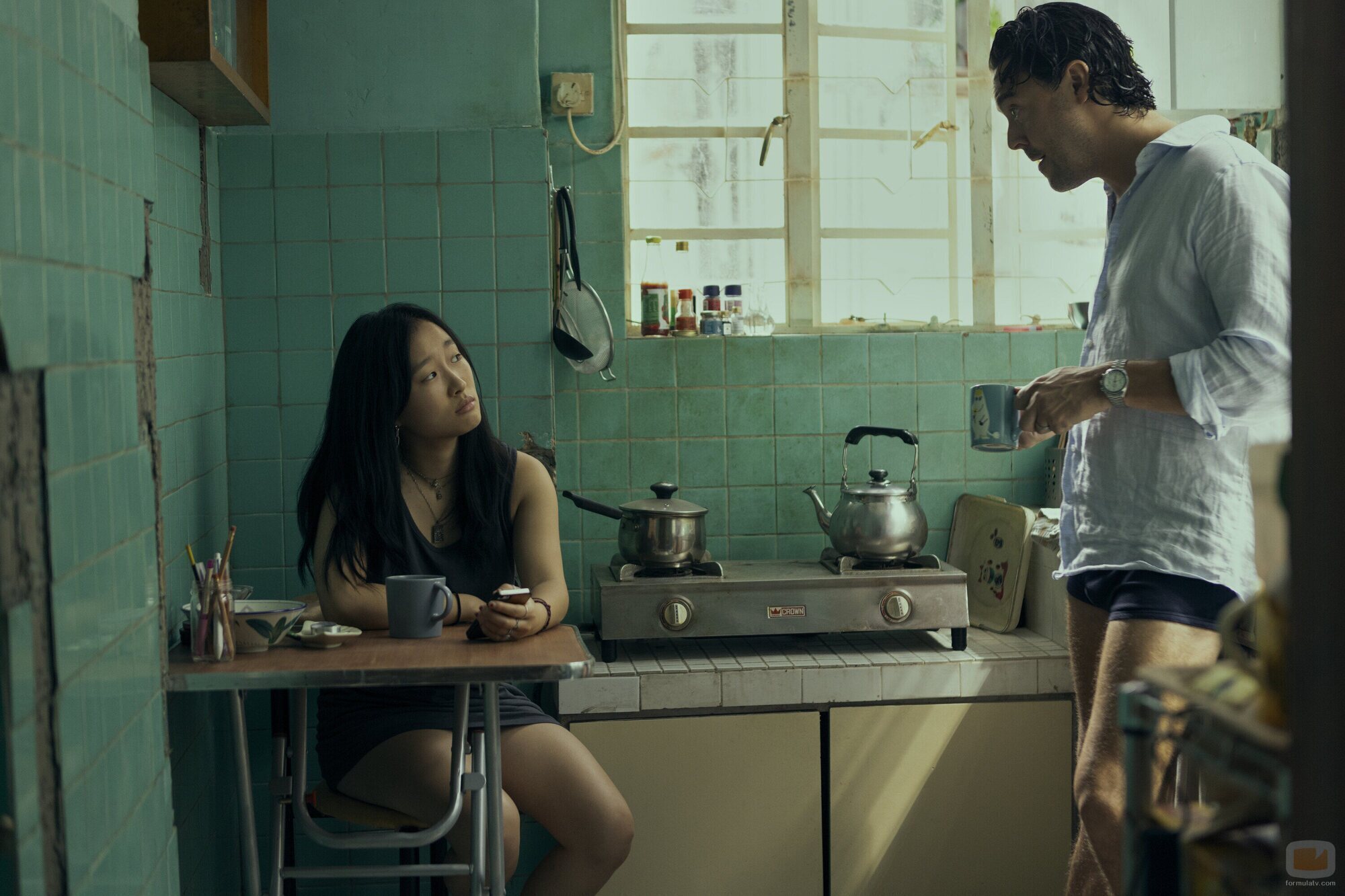 Brian Tee y Ji-young Yoo en el 1x04 de 'Expatriadas'