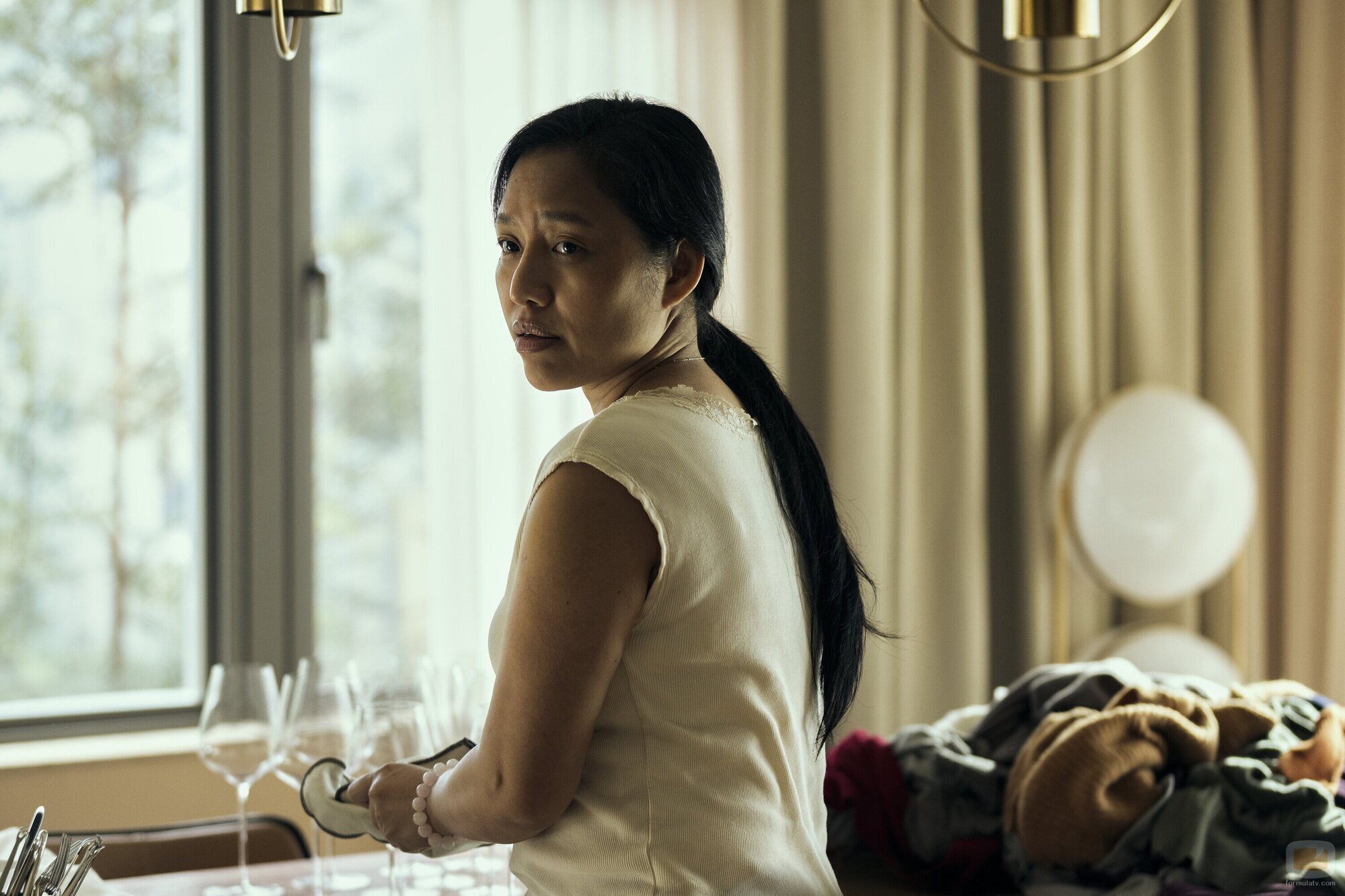 Amelyn Pardenilla en 'El continente' de 'Expats'