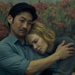 Nicole Kidman y Brian Tee en Capítulo 4 titulado 'El continente' de 'Expatriadas'