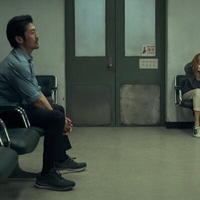Nicole Kidman y Brian Tee en la temporada 1 y el capítulo 04 de 'Expatriadas'