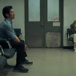 Nicole Kidman y Brian Tee en la temporada 1 y el capítulo 04 de 'Expatriadas'