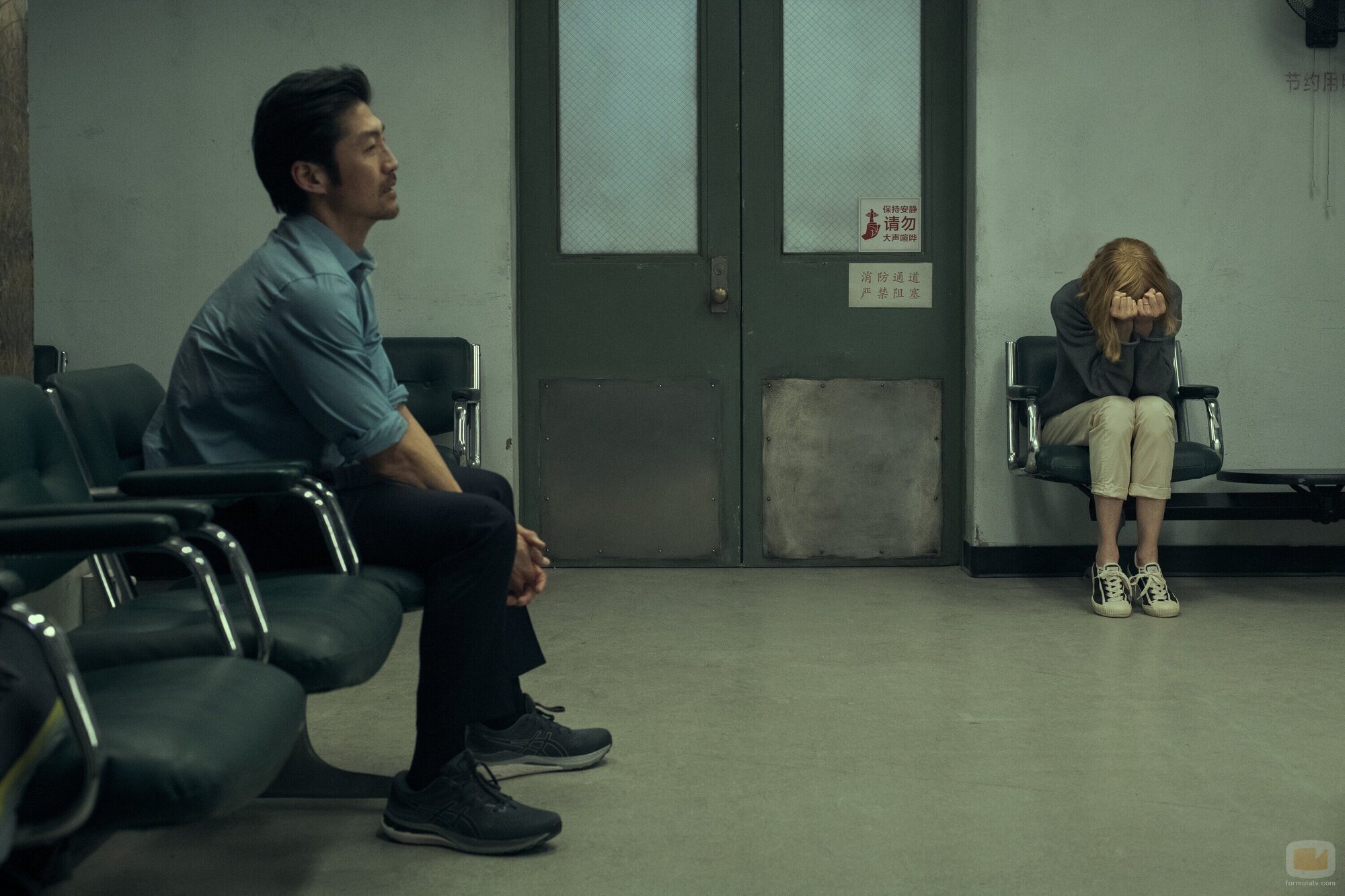Nicole Kidman y Brian Tee en la temporada 1 y el capítulo 04 de 'Expatriadas'