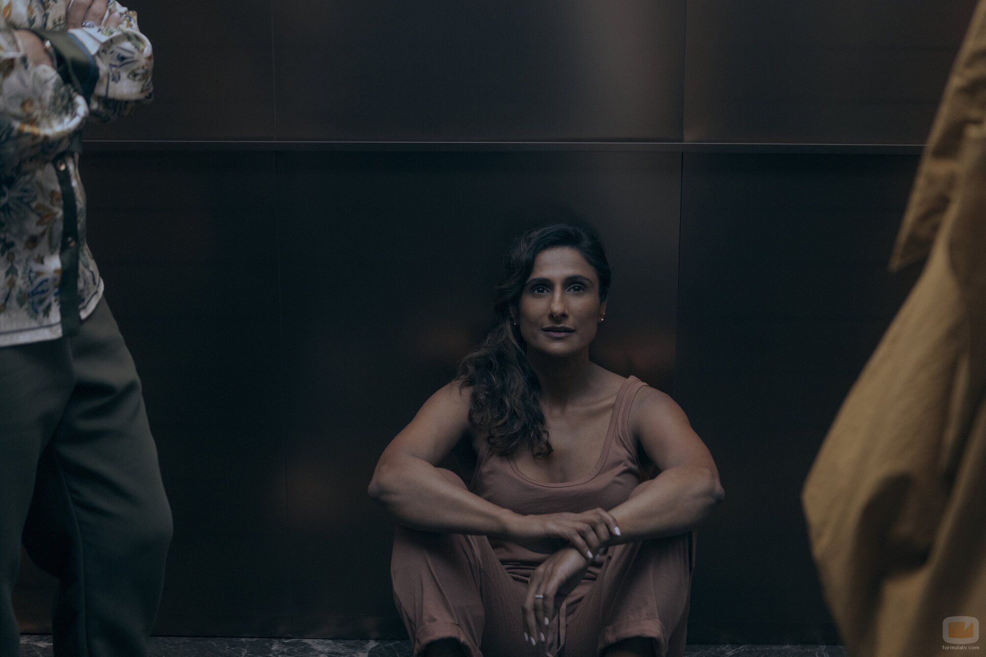 Sarayu Blue en 1x04 'El continente' de 'Expatriadas'