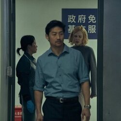 Nicole Kidman y Brian Tee en 1x04 titulado 'El continente' de 'Expatriadas'