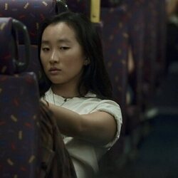 Ji-young Yoo en la temporada 1 y el capítulo 03 de 'Expatriadas'