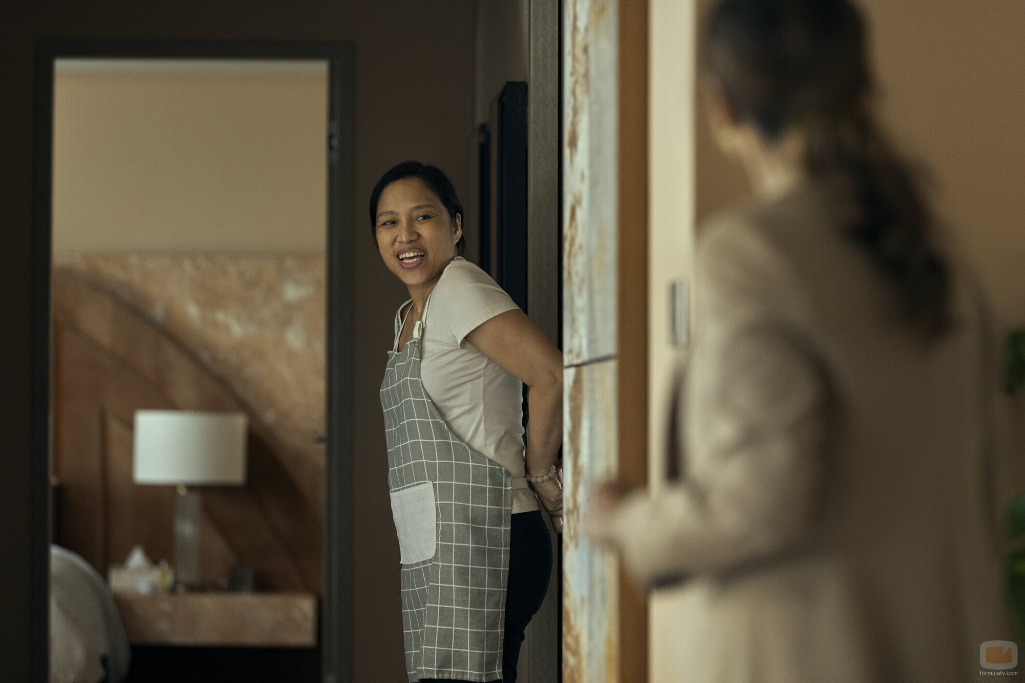 Amelyn Pardenilla en la temporada 1 y el capítulo 03 de 'Expatriadas'