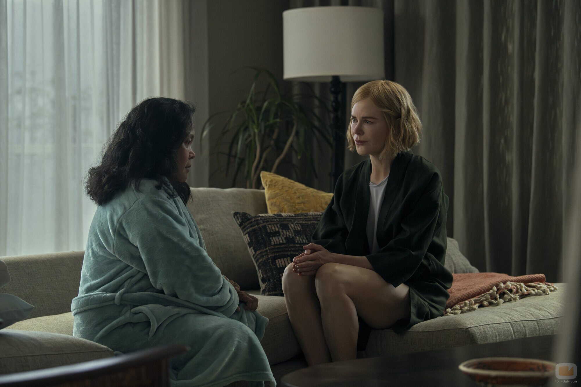 Nicole Kidman y Ruby Ruiz en el 1x03 de 'Expats'