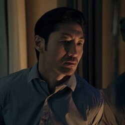 Brian Tee en 1x03 titulado 'Mid-Levels' de 'Expatriadas'