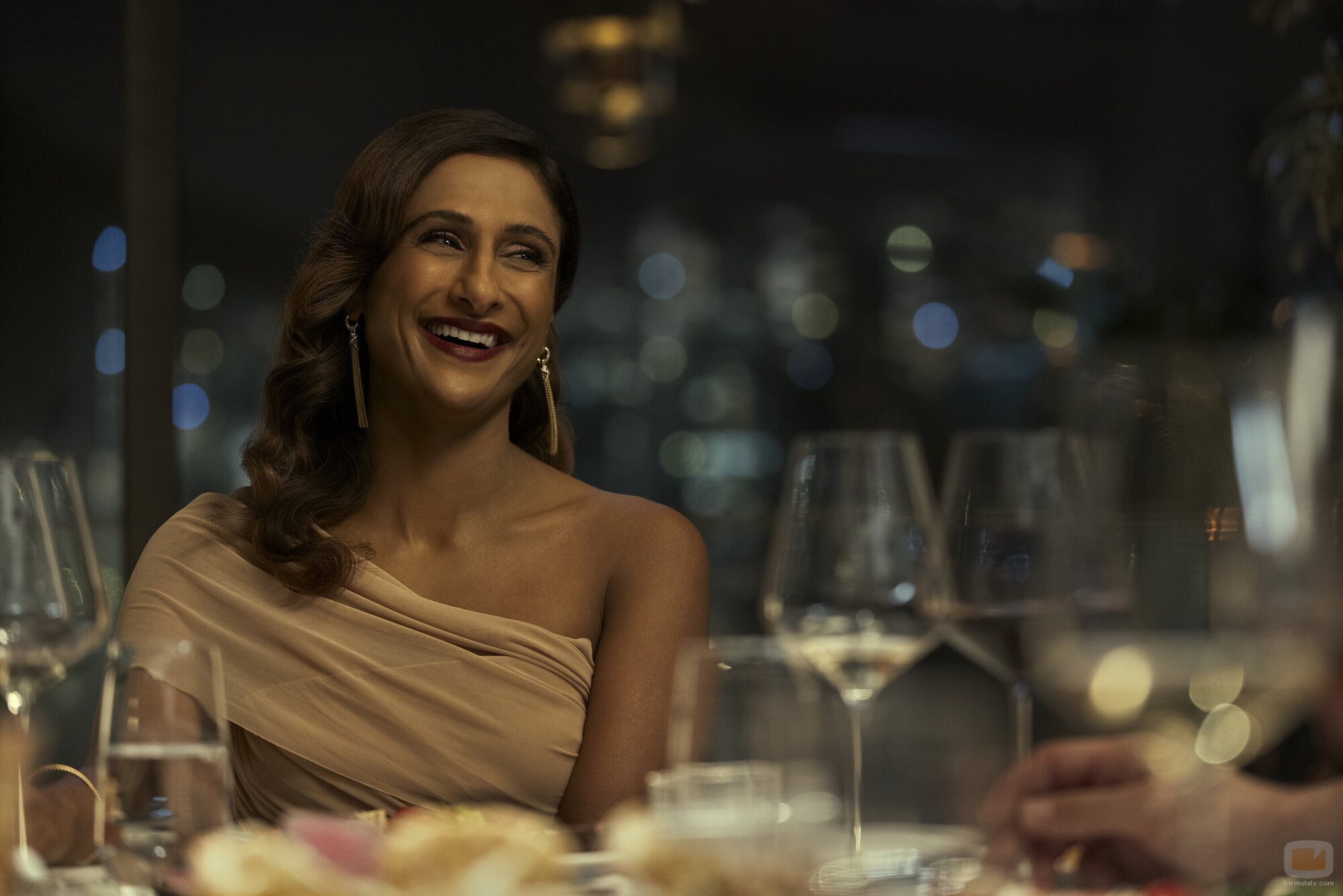 Sarayu Blue en 1x03 titulado 'Mid-Levels' de 'Expatriadas'