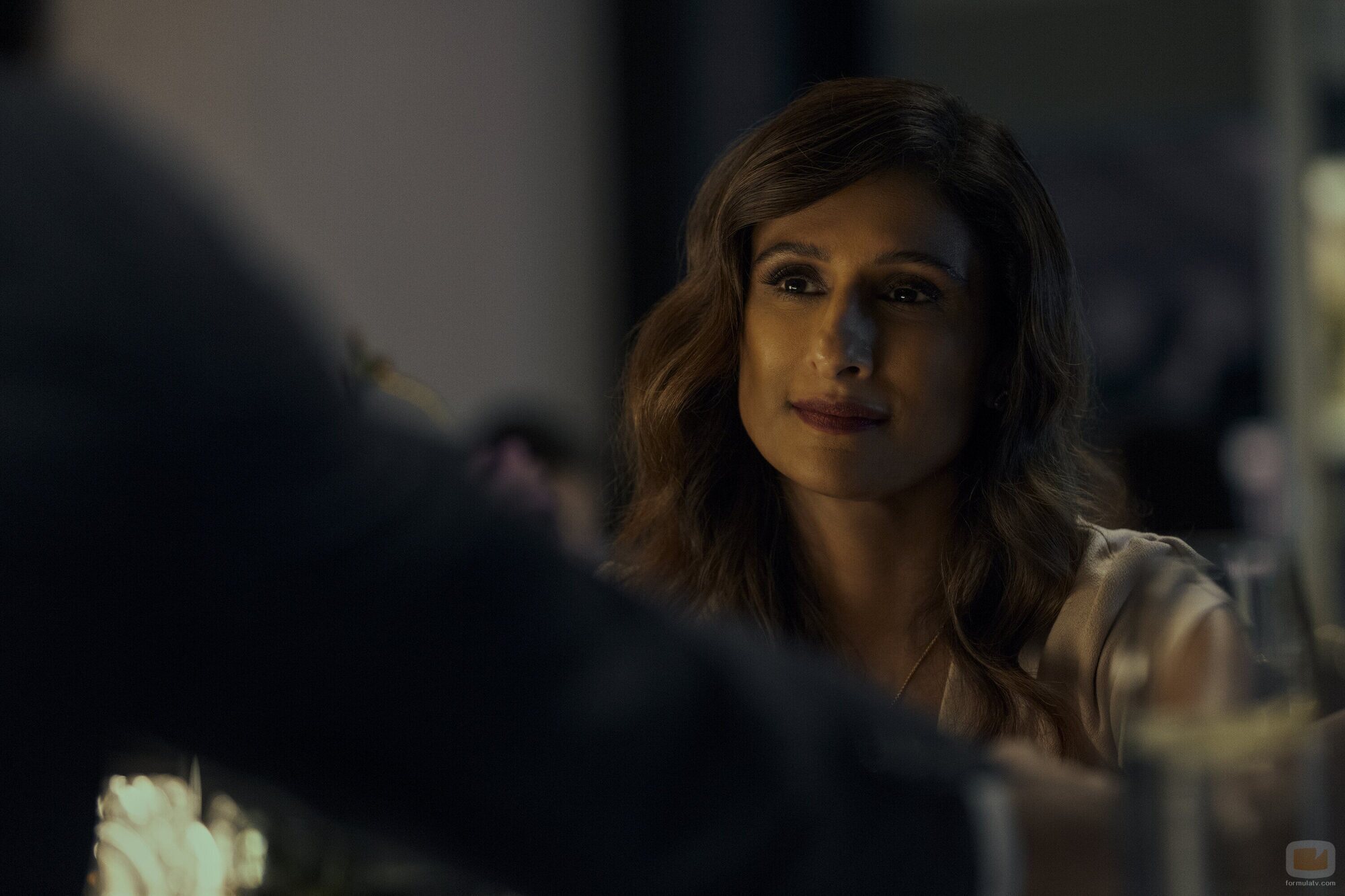 Sarayu Blue en el 1x02 de 'Expatriadas'