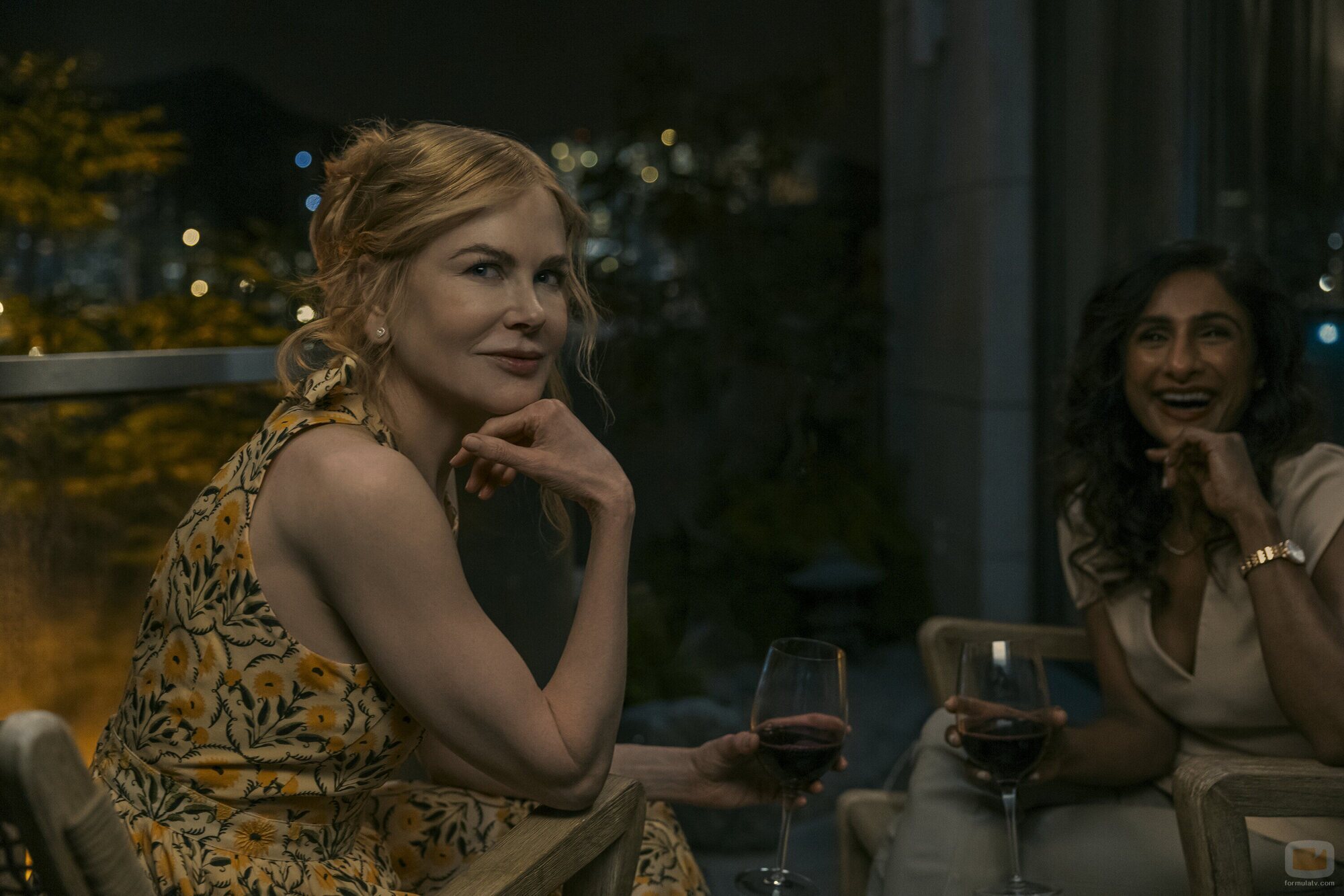 Nicole Kidman y Sarayu Blue en 'Mongkok' de 'Expats'