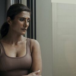 Sarayu Blue en el 1x01 de 'The Expatriates'